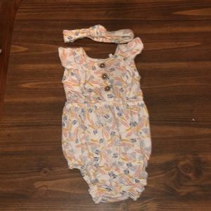 Jessica Simpson floral outfit with headband bow.